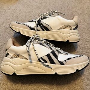 Oasis Society sneakers women’s size 7.5 animal print zebra faux hair snake